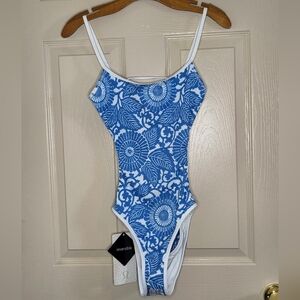 NWT Lululemon Heatwave Monokini Size 4 - Rare find!!